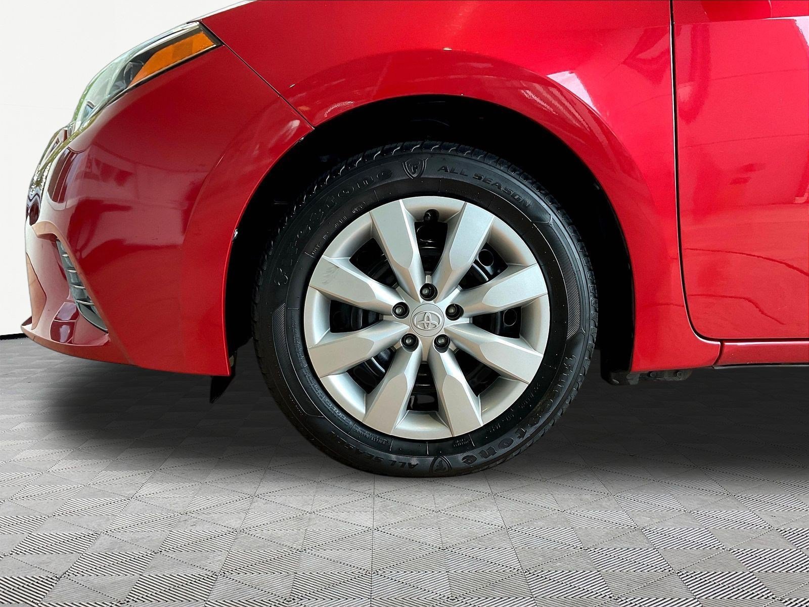 Used 2015 Toyota Corolla LE FWD image 31