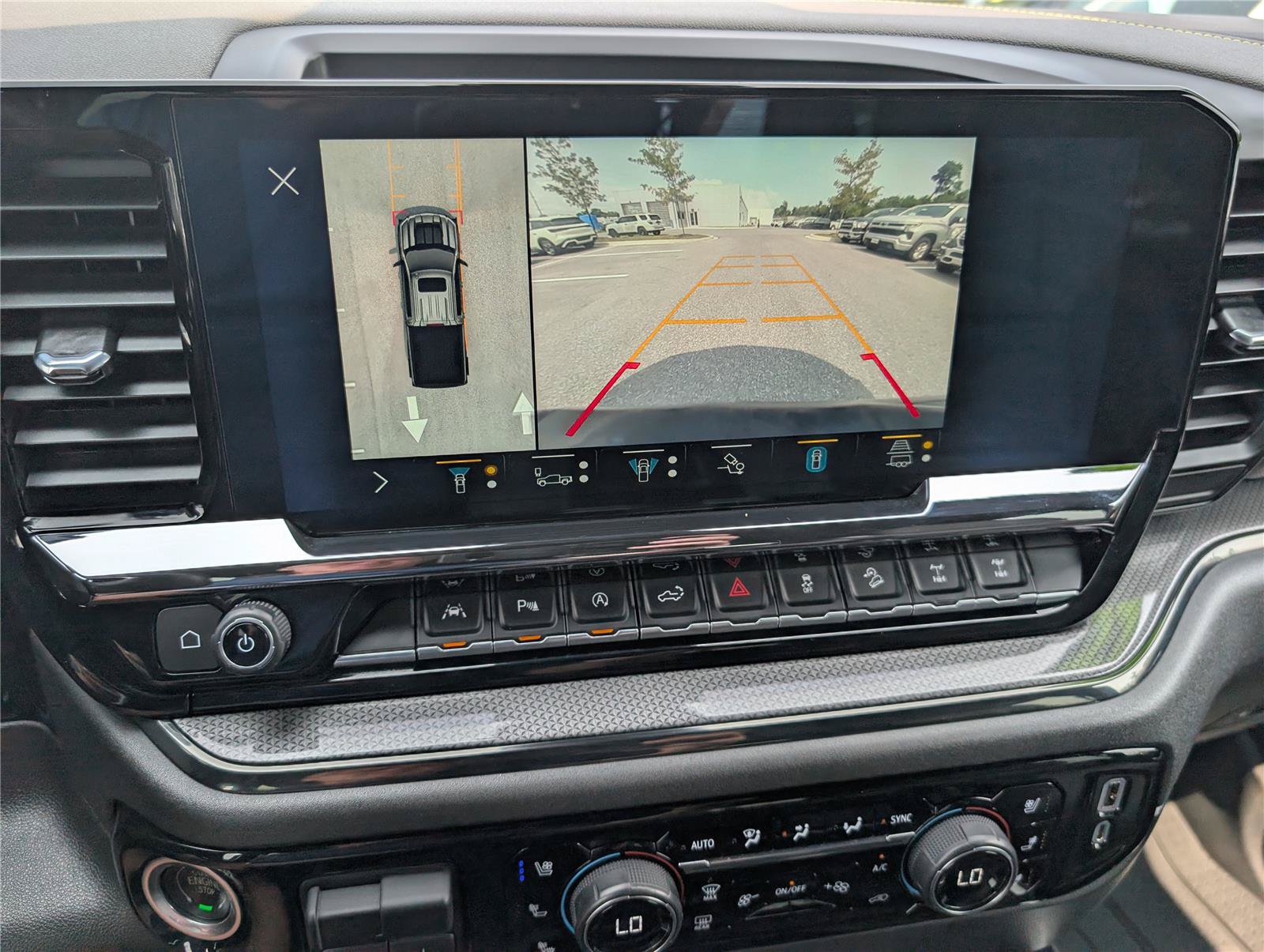 Used 2022 Chevrolet Silverado 1500 ZR2 w/ Technology Package AWD/4WD image 29