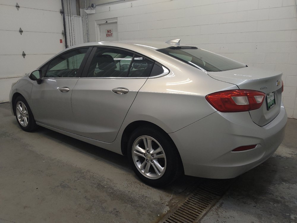 Used 2017 Chevrolet Cruze LT w/ Convenience Package FWD image 3