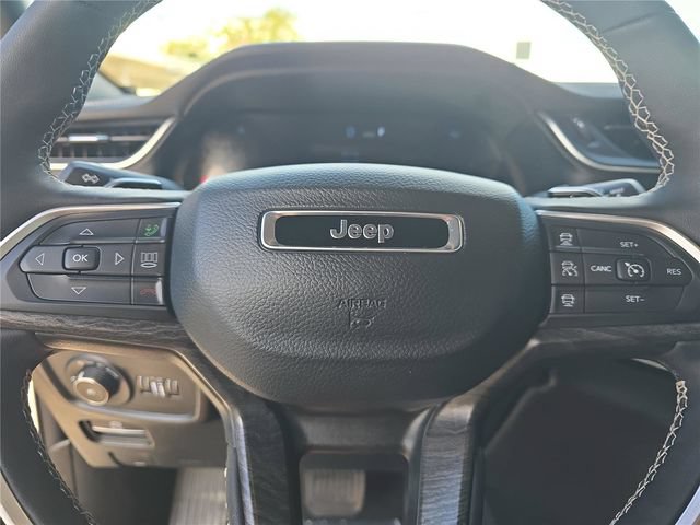 Used 2025 Jeep Grand Cherokee Limited w/ Black Appearance Package RWD image 20
