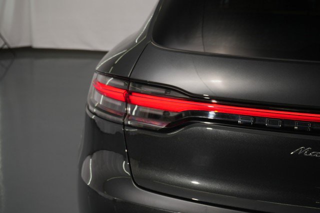 Used 2022 Porsche Macan S image 16