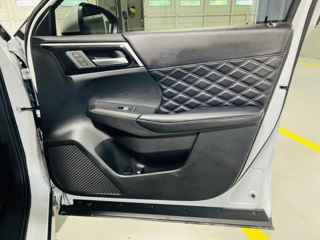 Used 2025 Mitsubishi Outlander SEL AWD/4WD image 37