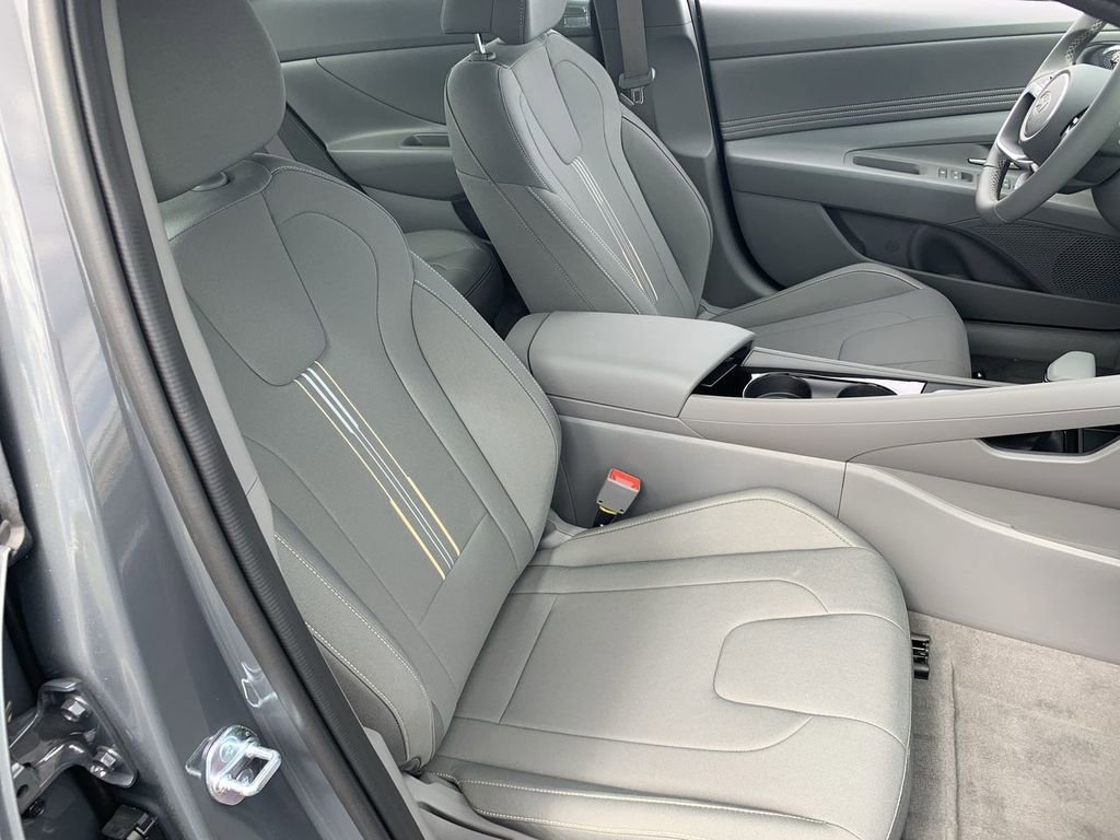 New 2025 Hyundai Elantra SEL FWD image 25