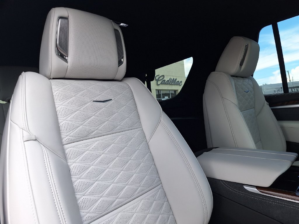 New 2026 Cadillac Escalade Platinum Luxury AWD/4WD image 31