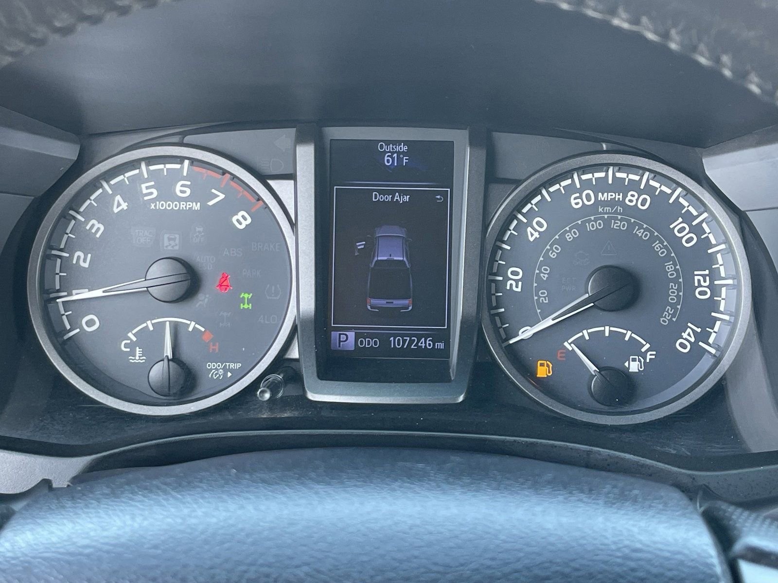 Used 2017 Toyota Tacoma TRD Off-Road w/ Premium & Technology Package AWD/4WD image 31