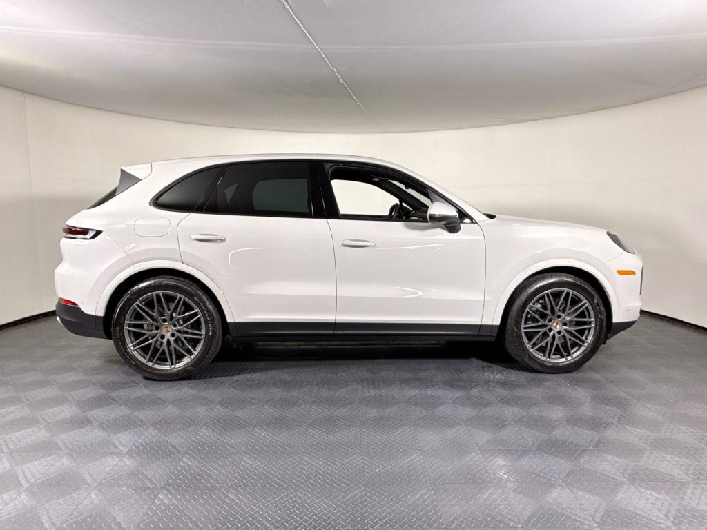 Certified 2025 Porsche Cayenne AWD/4WD image 8