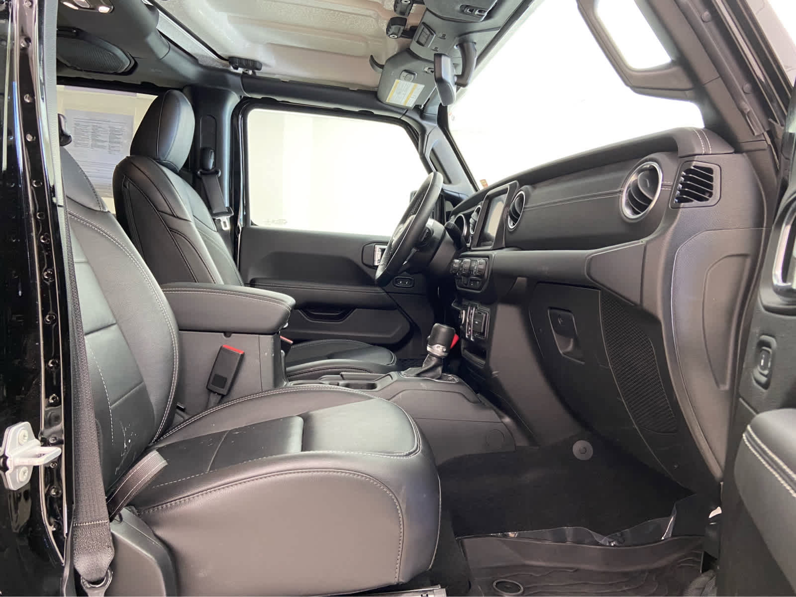 Used 2023 Jeep Wrangler Sahara w/ Cold Weather Group image 16