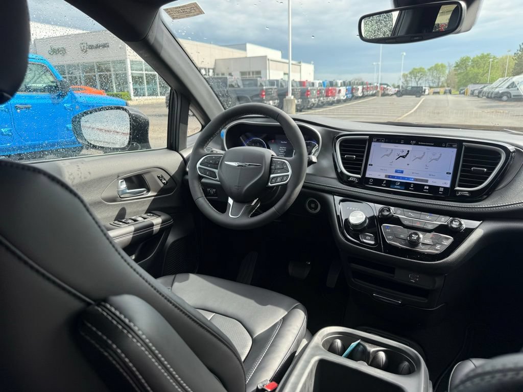 New 2026 Chrysler Pacifica Select FWD image 57