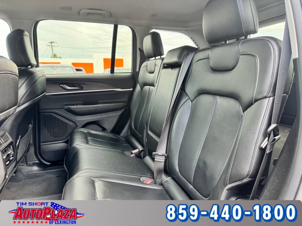 Used 2023 Jeep Grand Cherokee Limited AWD/4WD image 34