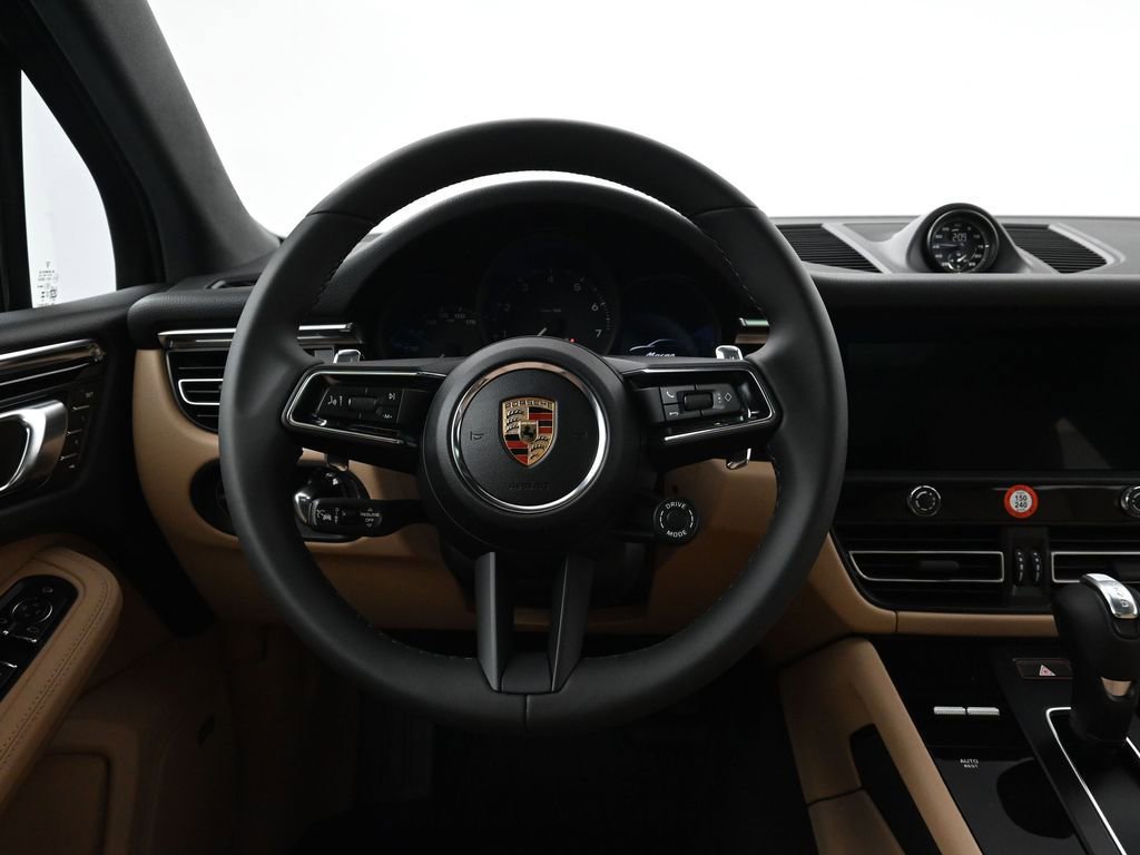 Certified 2026 Porsche Macan AWD/4WD image 13