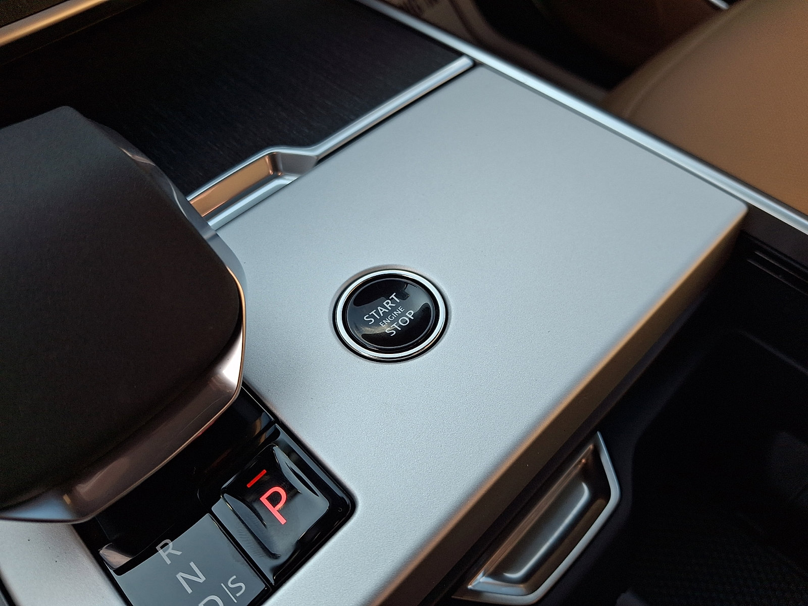 New 2026 Land Rover Range Rover SE image 19