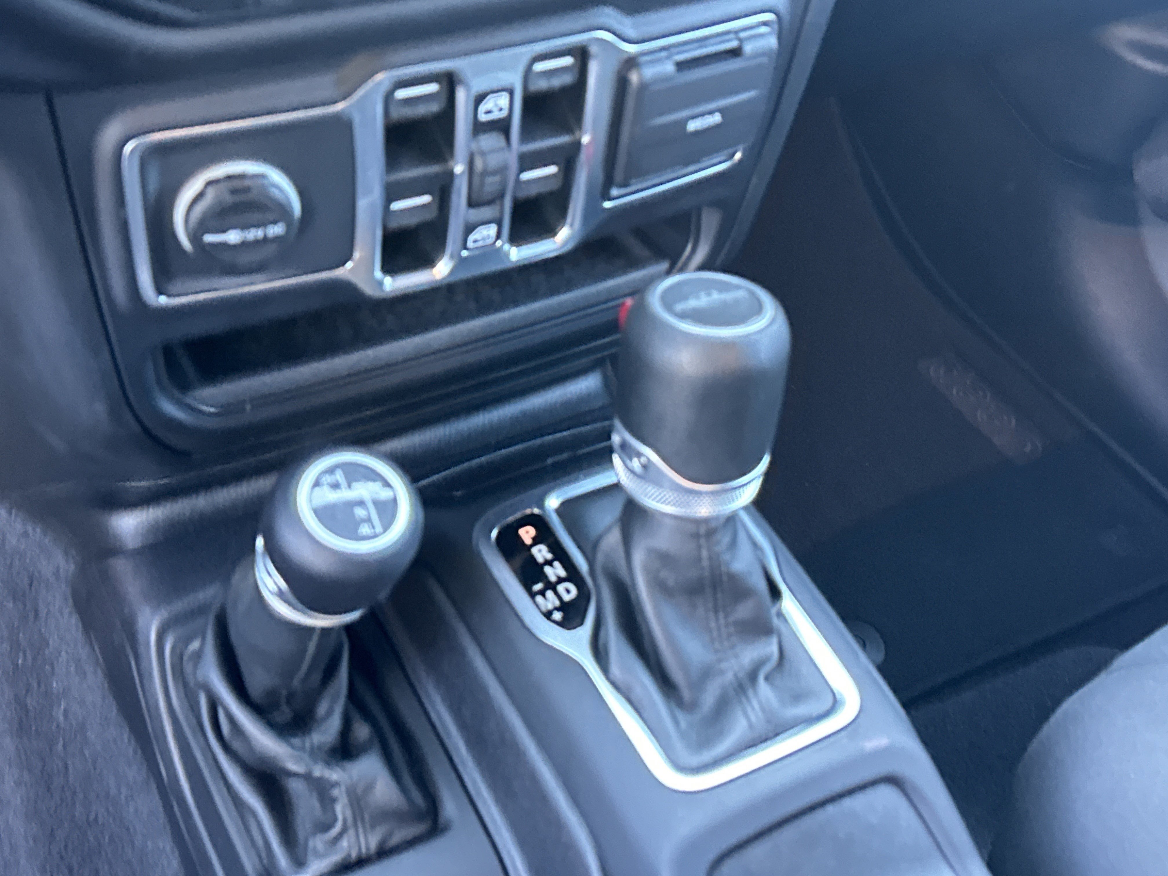 Used 2021 Jeep Gladiator Sport image 27