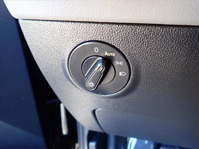 Used 2022 Volkswagen Taos SE w/ Panoramic Sunroof Package image 16