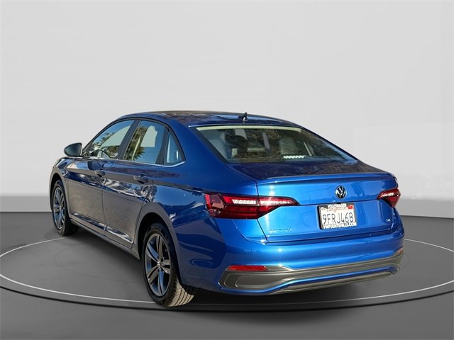 Used 2023 Volkswagen Jetta SE w/ Panoramic Sunroof Package image 5