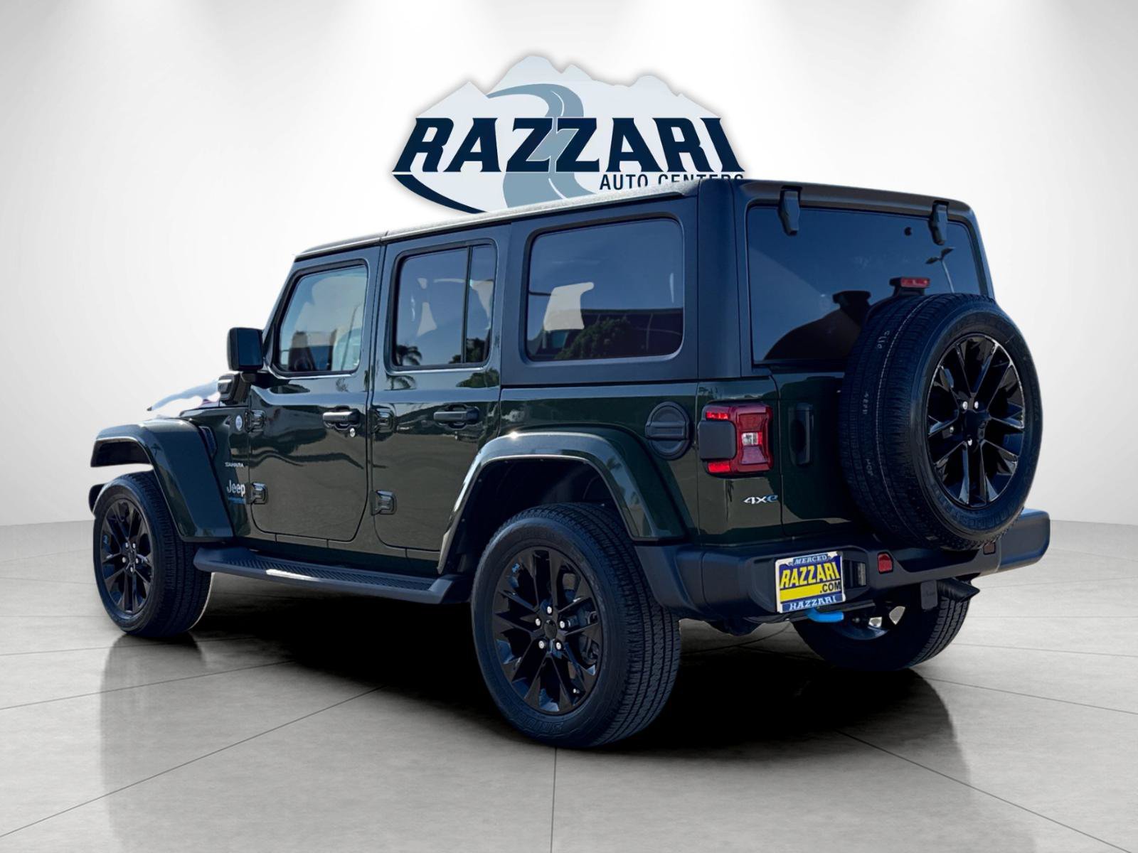 Used 2022 Jeep Wrangler Unlimited Sahara w/ Cold Weather Group AWD/4WD image 5