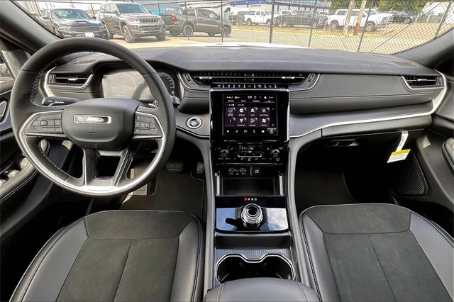 New 2025 Jeep Grand Cherokee L Altitude image 5