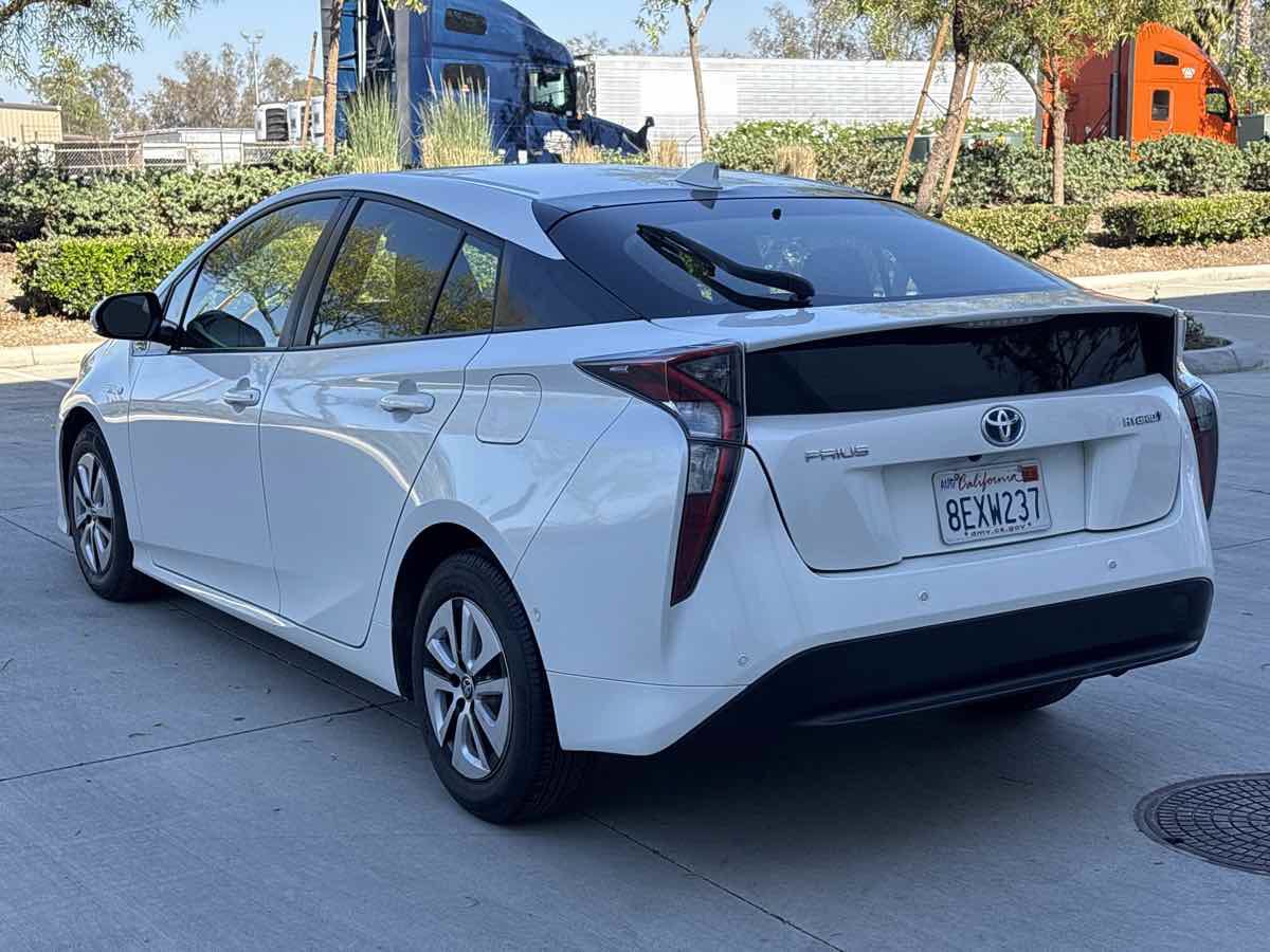 Used 2018 Toyota Prius Two w/ Prius Two Safety Plus Package FWD image 5