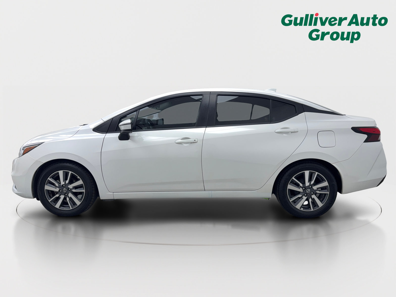 Used 2020 Nissan Versa SV FWD image 3
