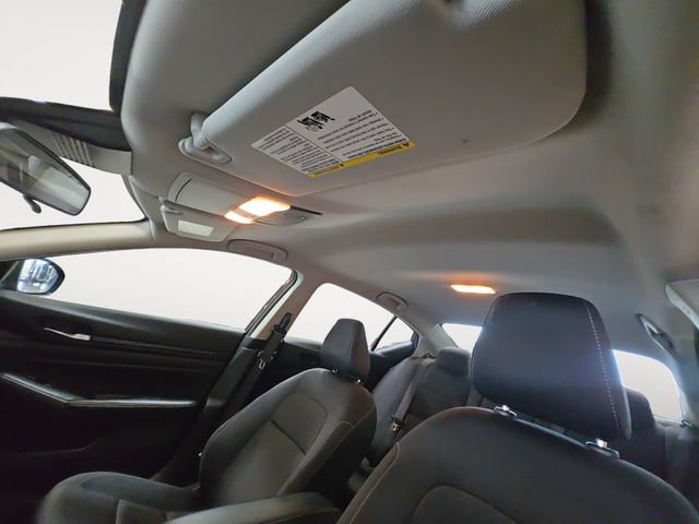 Used 2025 Nissan Altima 2.5 SV FWD image 12