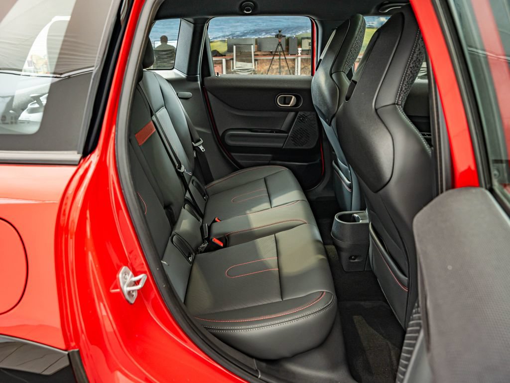 Certified 2025 MINI Cooper S FWD image 35