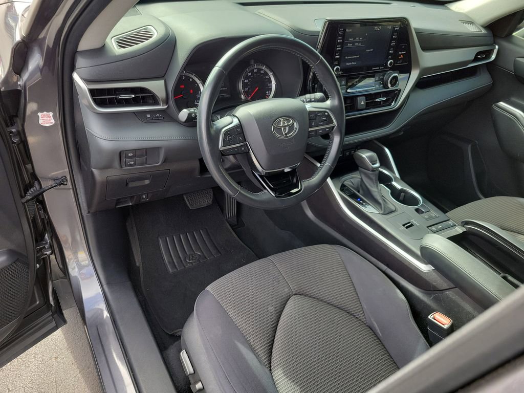 Used 2021 Toyota Highlander LE image 23
