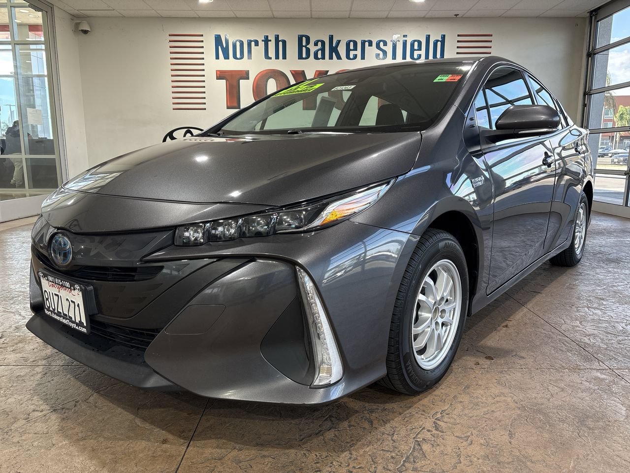 Used 2021 Toyota Prius Prime XLE w/ Carpet Mat Package (TMS) FWD image 6