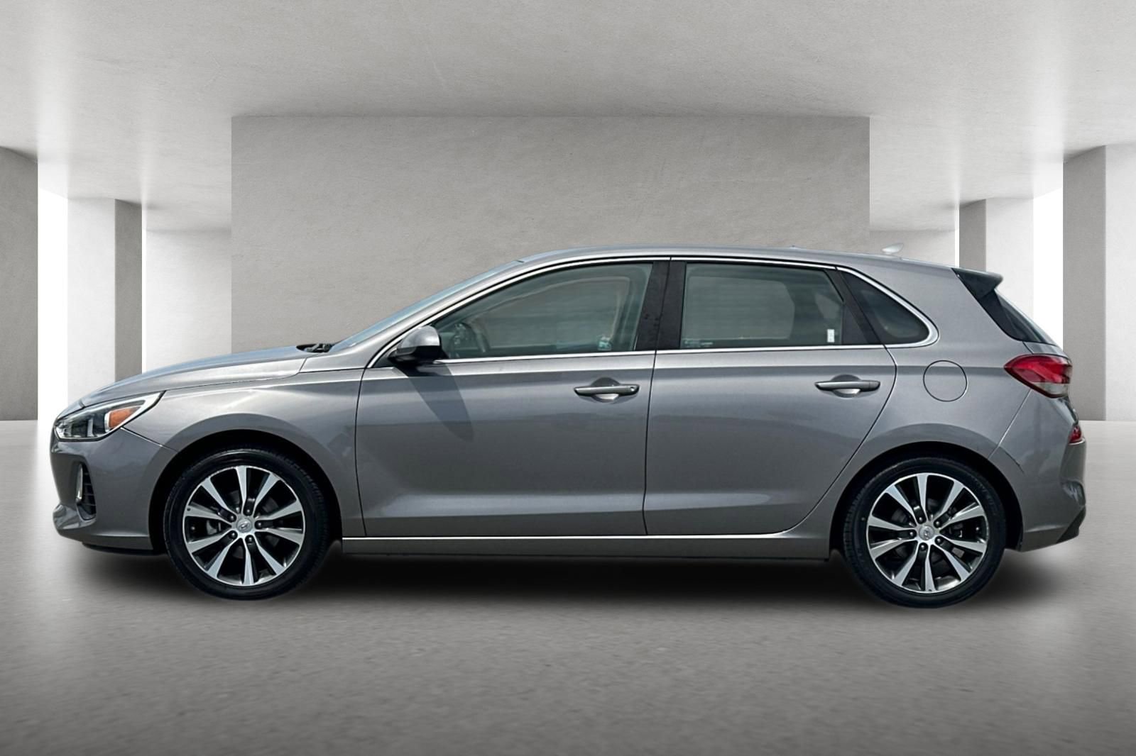Used 2020 Hyundai Elantra GT FWD image 7