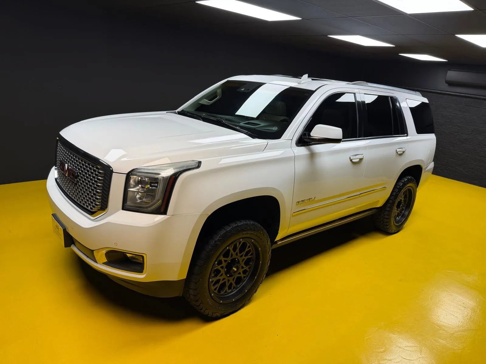 Used 2015 GMC Yukon Denali w/ Premium Package RWD image 50