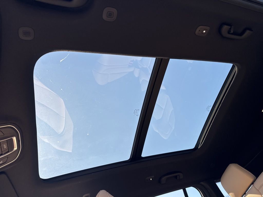 Used 2023 Jeep Grand Cherokee Limited image 34