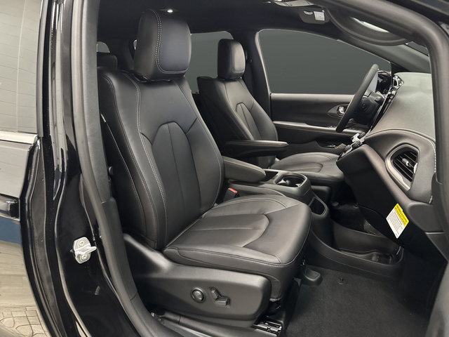 New 2026 Chrysler Pacifica Select AWD/4WD image 31