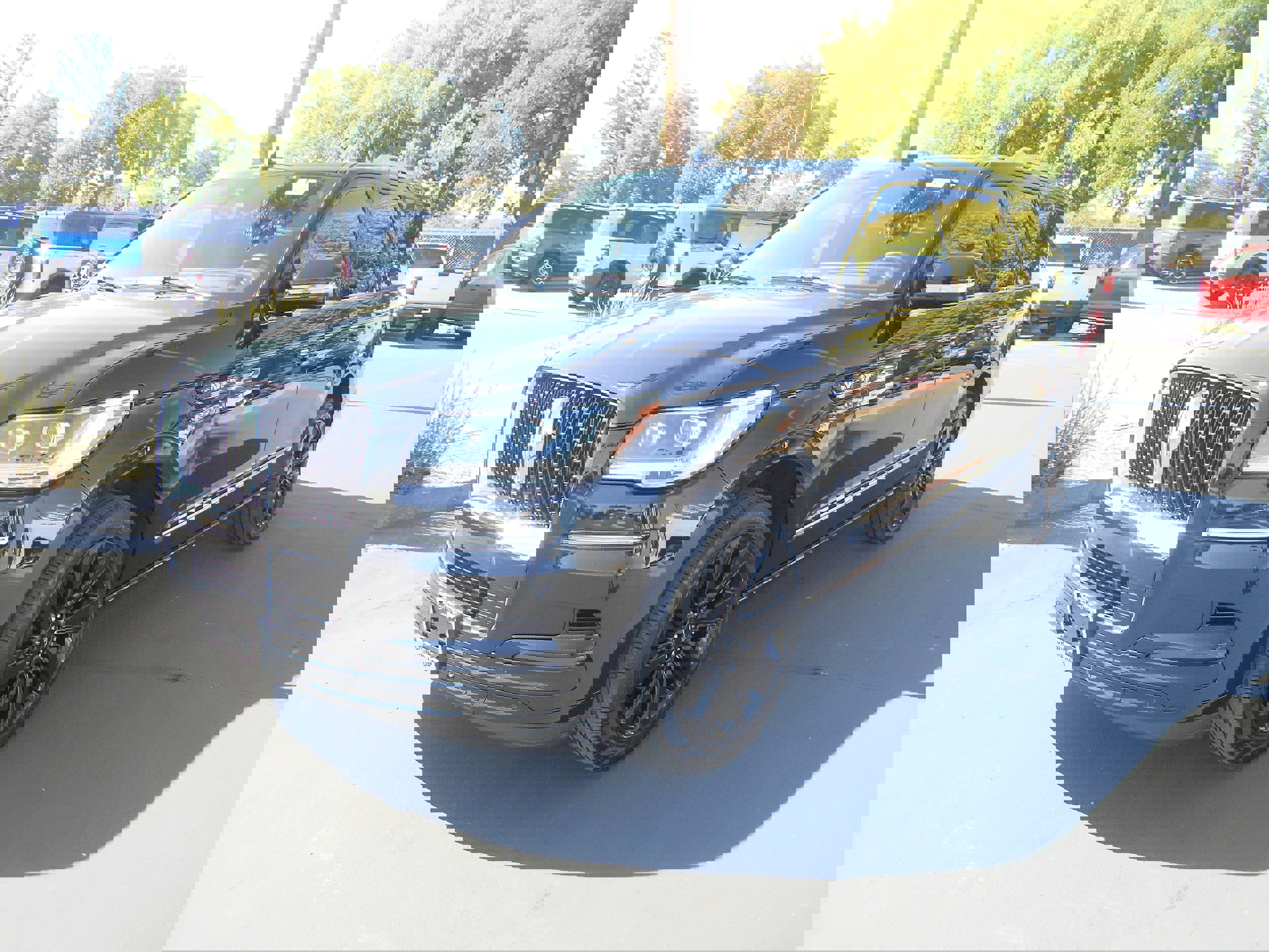 Used 2024 Lincoln Navigator Reserve image 1