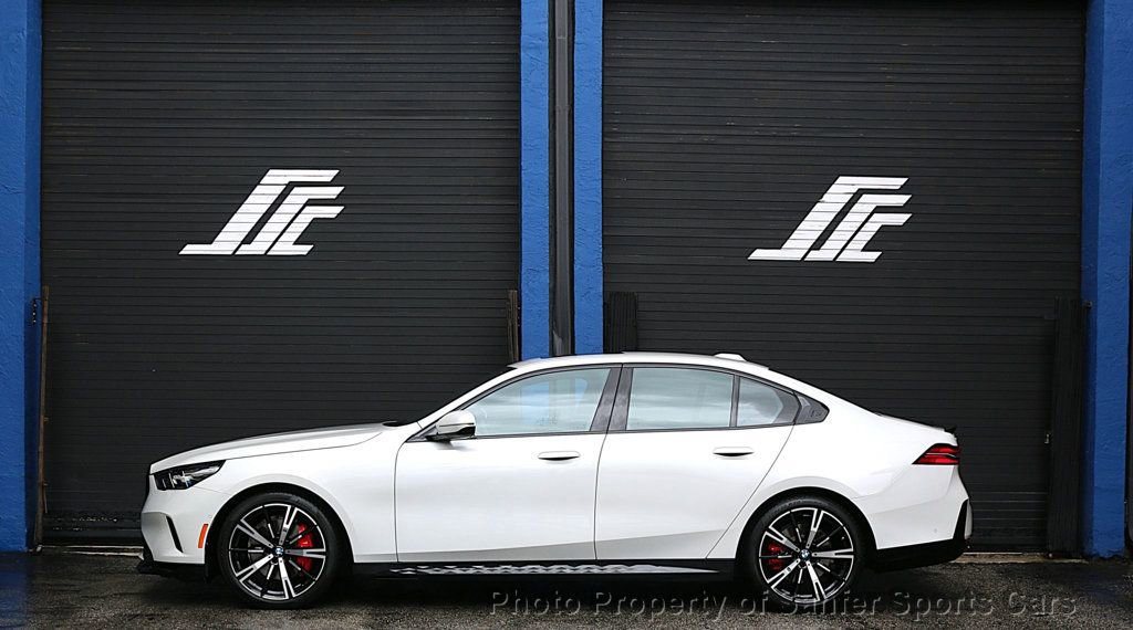 Used 2025 BMW 540i xDrive w/ Premium Package image 2