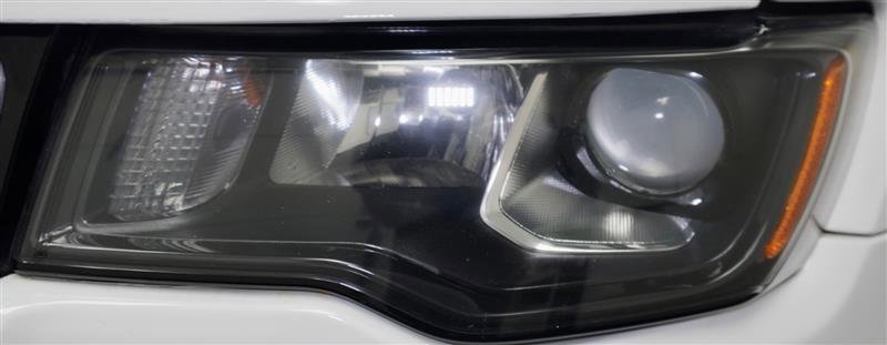 Used 2017 Jeep Grand Cherokee Laredo image 42