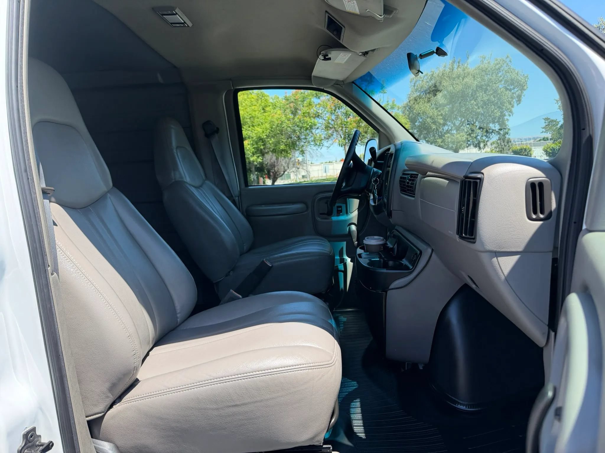 Used 2001 Chevrolet Express 3500 RWD image 16