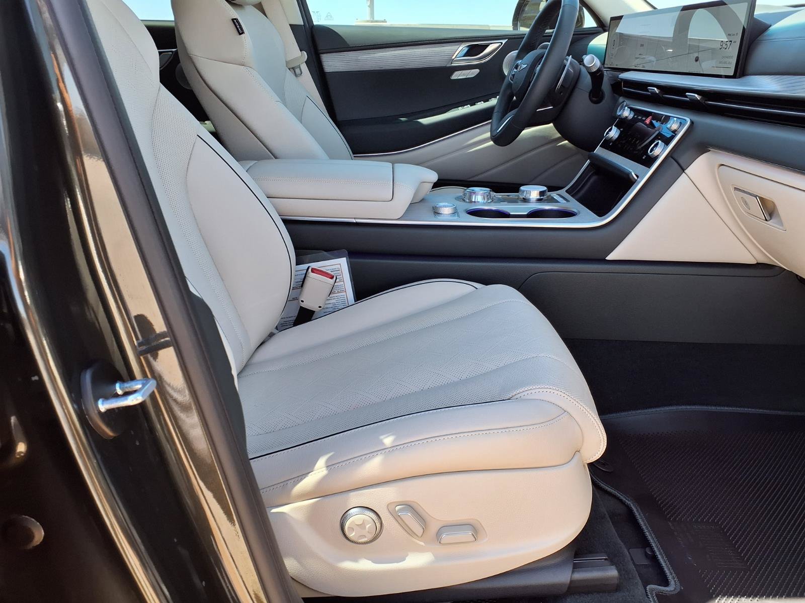 Certified 2026 Genesis GV80 2.5T Advanced AWD/4WD image 11