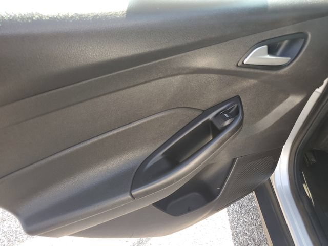 Used 2013 Ford Focus SE FWD image 27