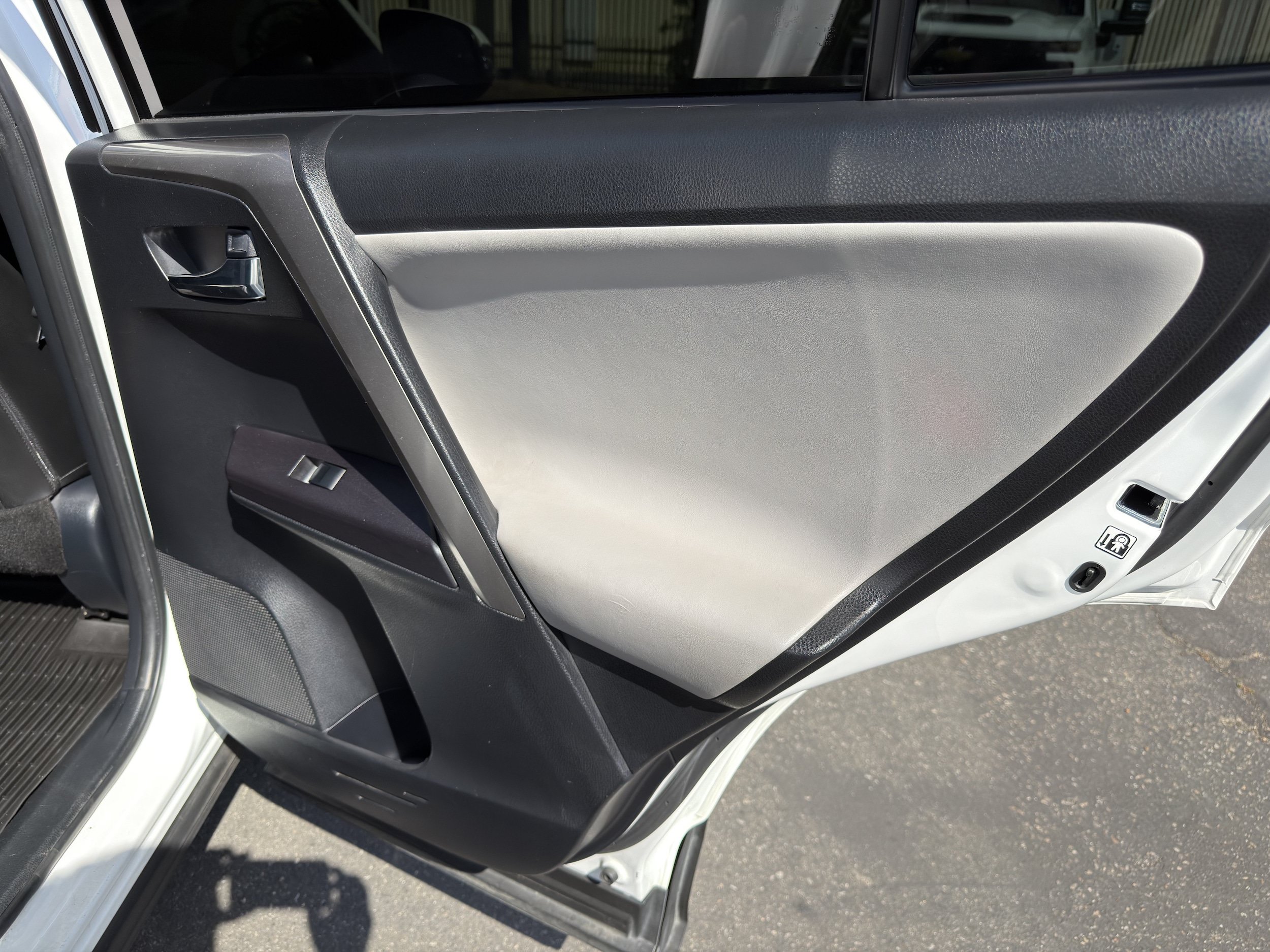Used 2018 Toyota RAV4 XLE w/ Carpet Mat Package AWD/4WD image 13