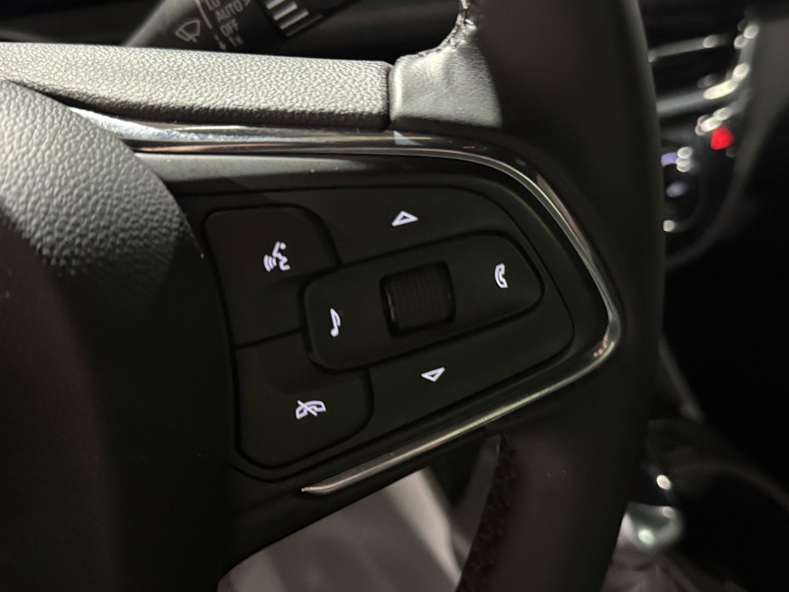 Used 2025 Buick Envista Sport Touring w/ Convenience I Package FWD image 18
