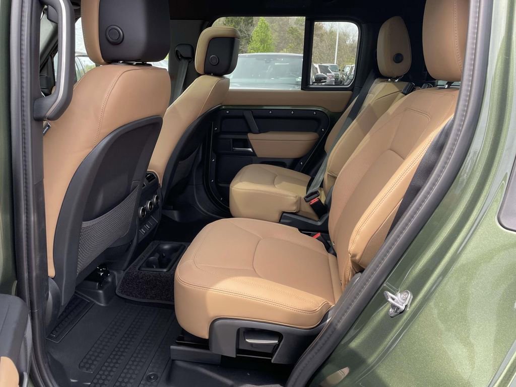 New 2026 Land Rover Defender 130 X-Dynamic SE AWD/4WD image 16