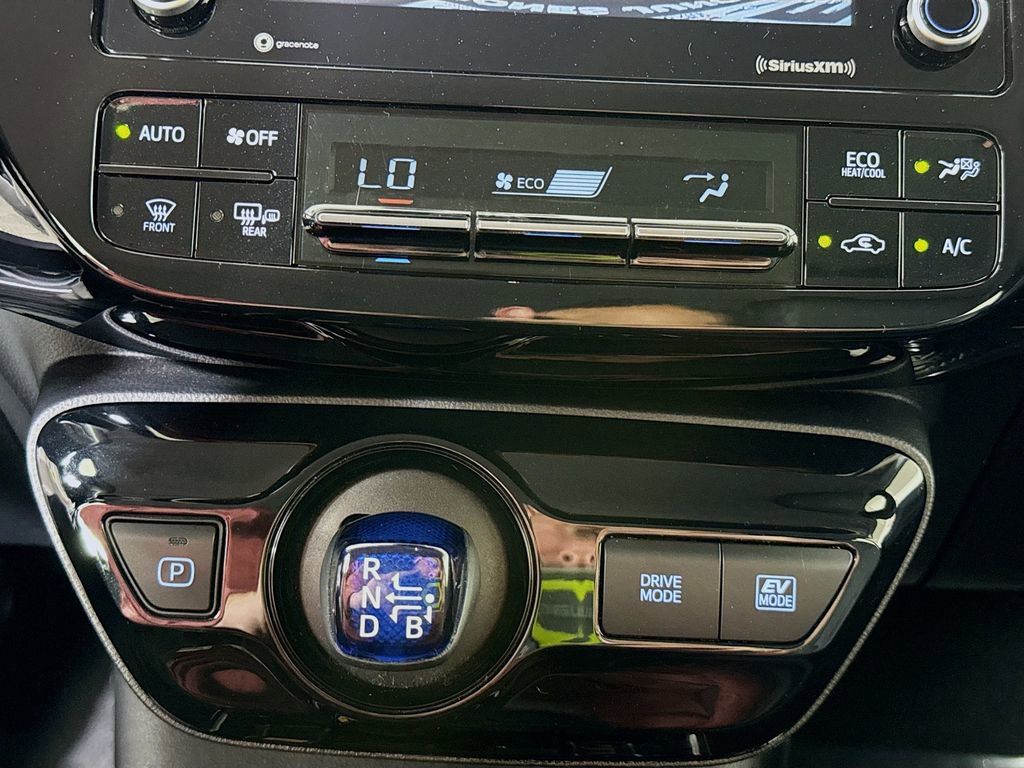 Certified 2022 Toyota Prius FWD image 7