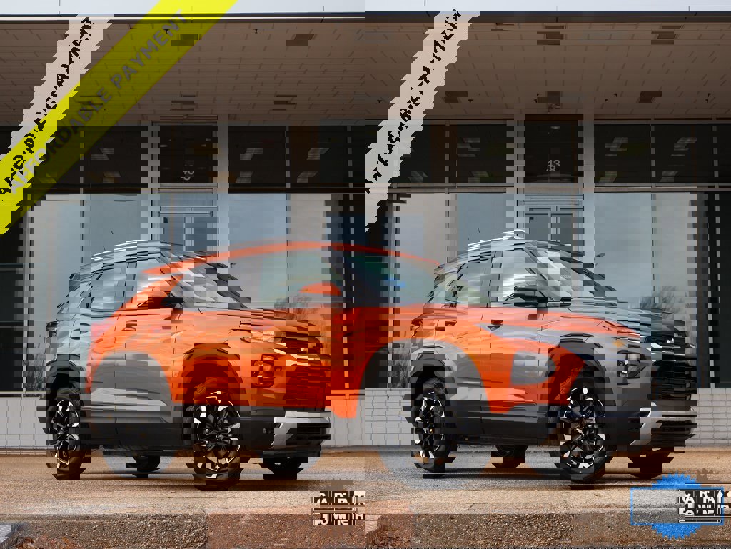 Used 2022 Chevrolet TrailBlazer LT w/ Driver Confidence Package image 1