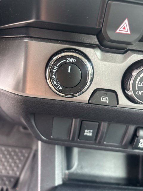 Used 2019 Toyota Tacoma SR5 AWD/4WD image 15