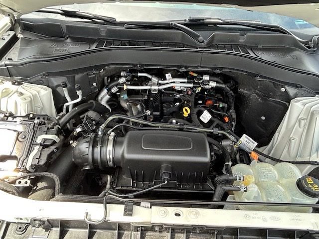Used 2021 Ford Explorer XLT w/ Equipment Group 202A AWD/4WD image 9