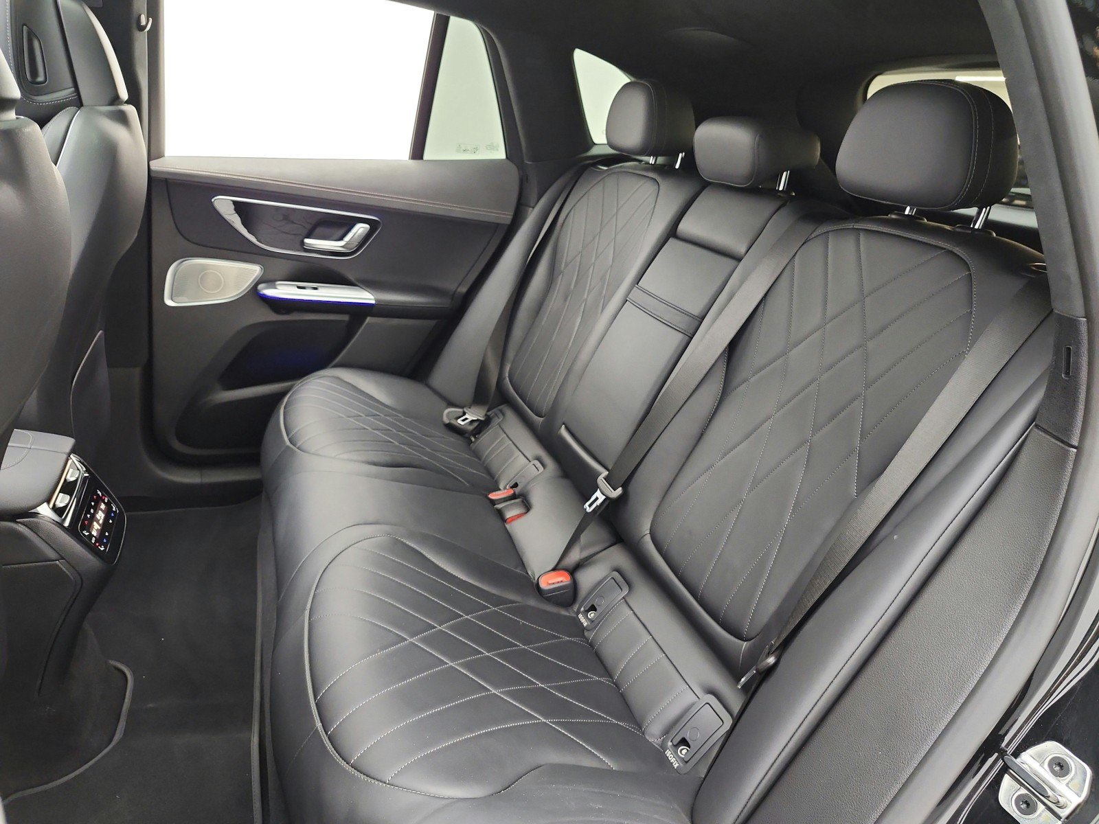 Used 2023 Mercedes-Benz EQE 500 4MATIC SUV image 13