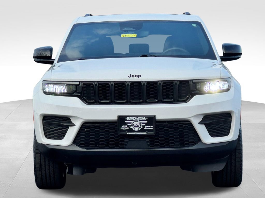 Used 2023 Jeep Grand Cherokee Altitude AWD/4WD image 2