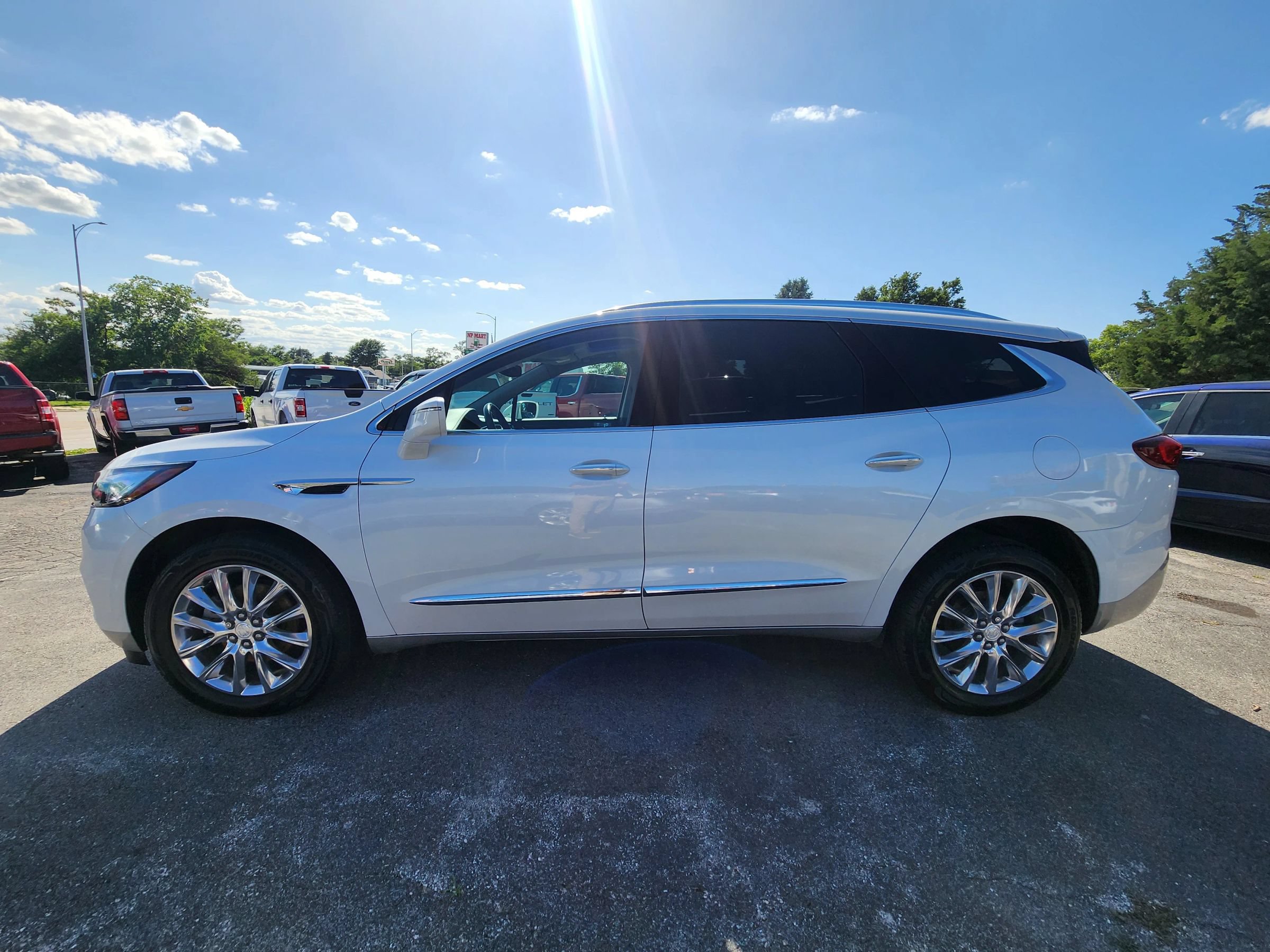 Used 2018 Buick Enclave Essence w/ Trailering Package AWD/4WD image 4