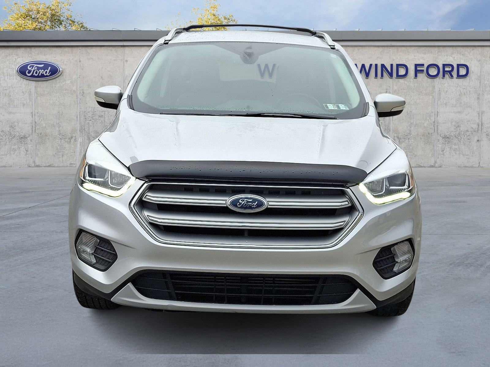 Used 2017 Ford Escape Titanium image 2