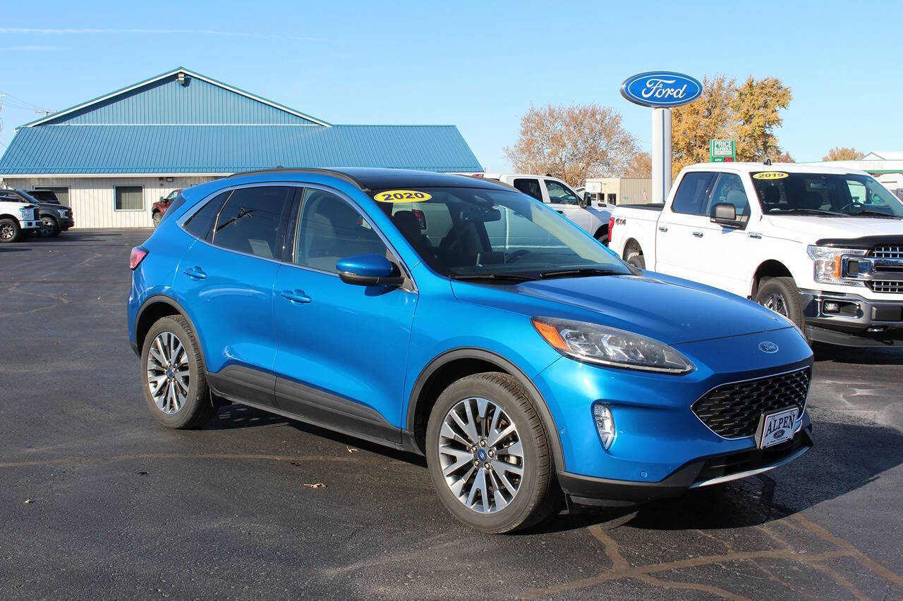 Used 2020 Ford Escape Titanium image 2