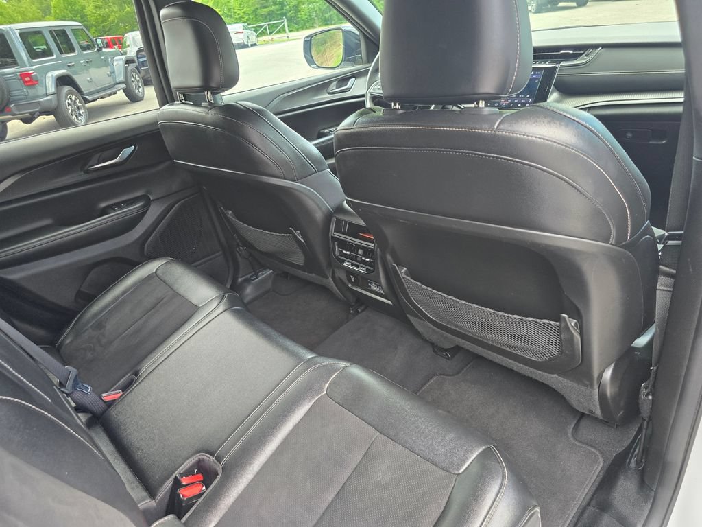 Used 2024 Jeep Grand Cherokee Altitude AWD/4WD image 26