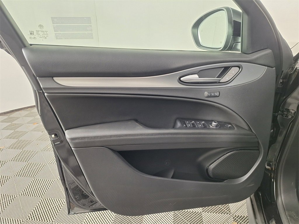 New 2025 Alfa Romeo Stelvio Sprint w/ Convenience Package image 17